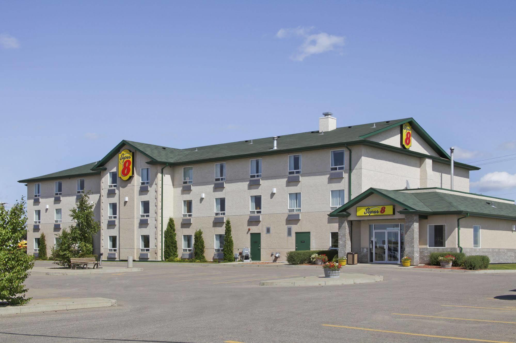 Super 8 By Wyndham Prince Albert Exterior foto